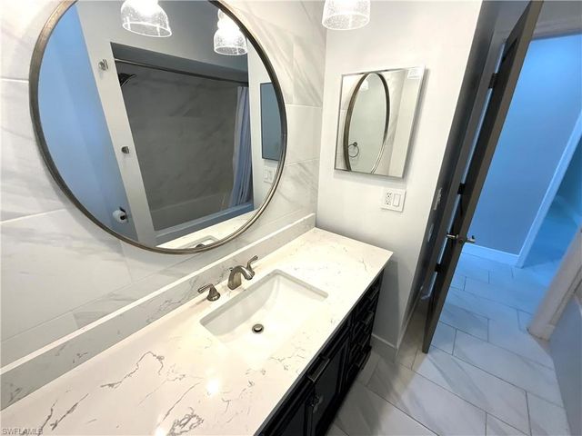 20620 Pine Tree LN, Estero, FL 33928