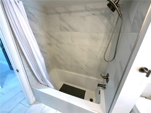 20620 Pine Tree LN, Estero, FL 33928