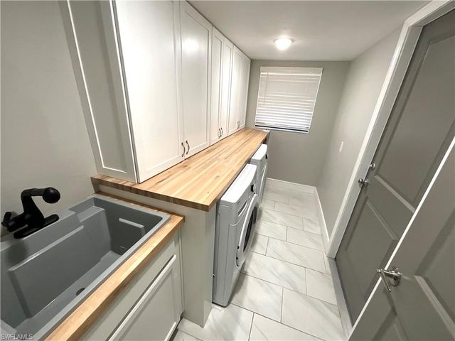 20620 Pine Tree LN, Estero, FL 33928