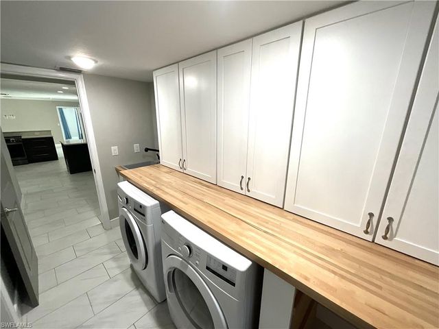 20620 Pine Tree LN, Estero, FL 33928