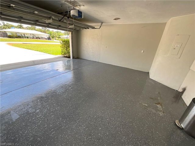 20620 Pine Tree LN, Estero, FL 33928