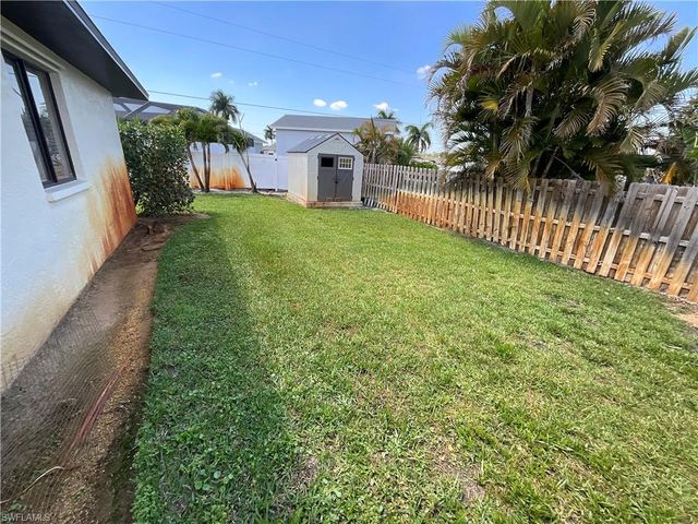 20620 Pine Tree LN, Estero, FL 33928