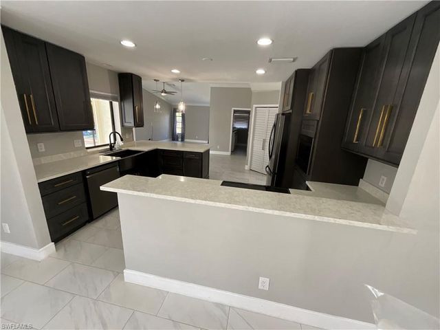 20620 Pine Tree LN, Estero, FL 33928