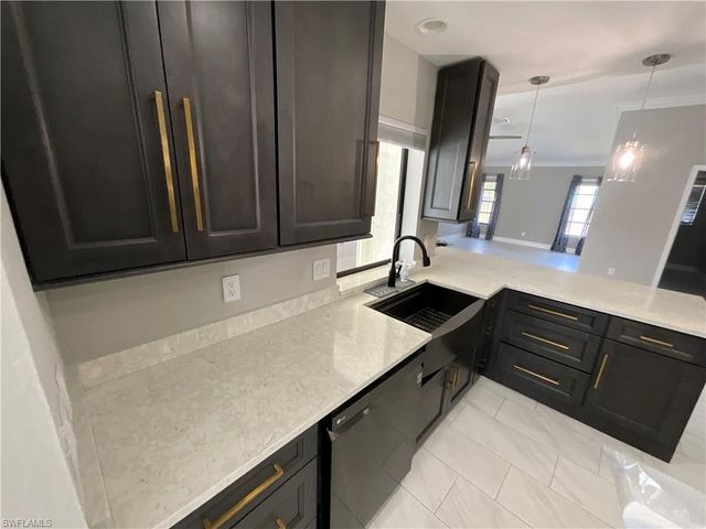 20620 Pine Tree LN, Estero, FL 33928