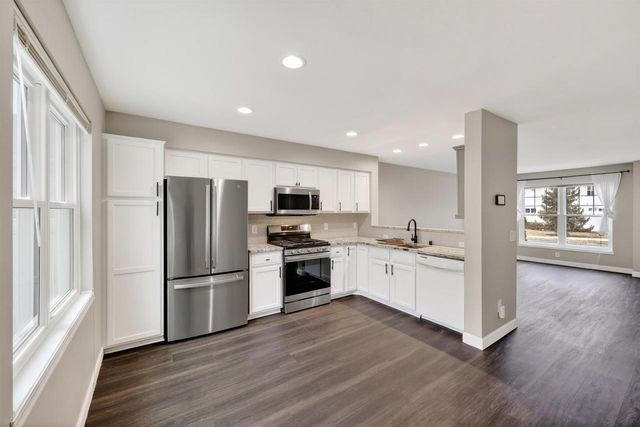 429 E Linnerud Drive, Sun Prairie, WI 53590