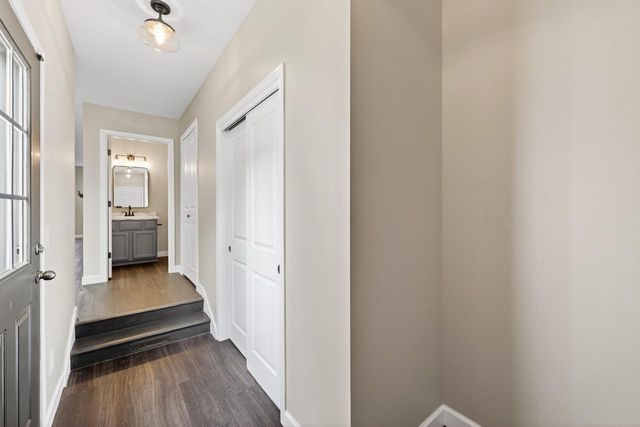 429 E Linnerud Drive, Sun Prairie, WI 53590