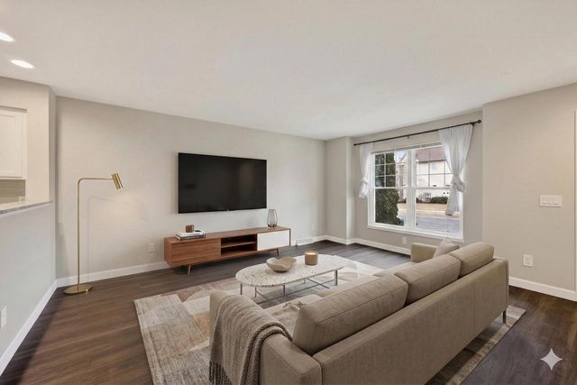 429 E Linnerud Drive, Sun Prairie, WI 53590