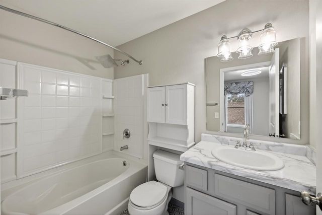 429 E Linnerud Drive, Sun Prairie, WI 53590