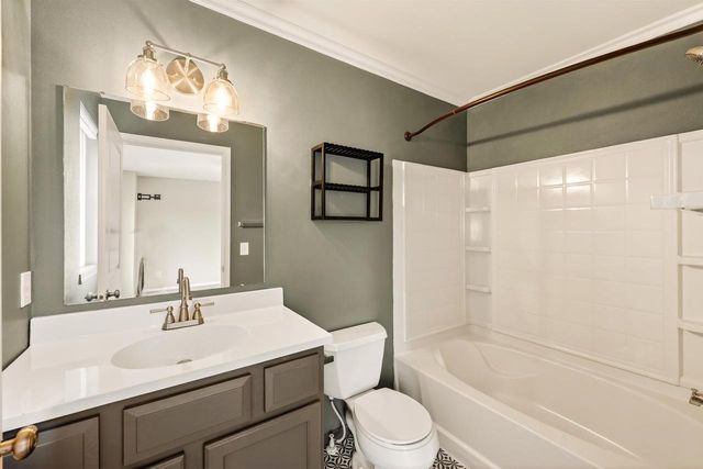 429 E Linnerud Drive, Sun Prairie, WI 53590