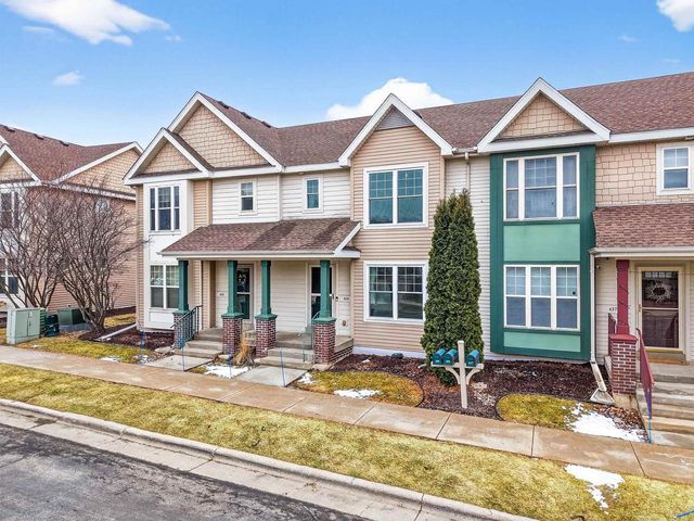 429 E Linnerud Drive, Sun Prairie, WI 53590