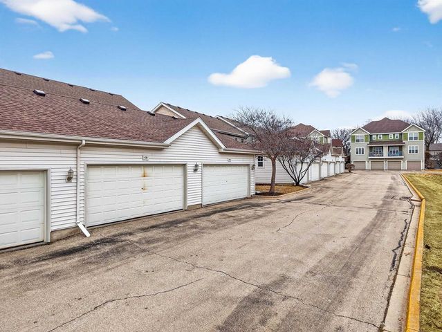 429 E Linnerud Drive, Sun Prairie, WI 53590