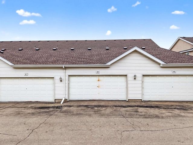 429 E Linnerud Drive, Sun Prairie, WI 53590