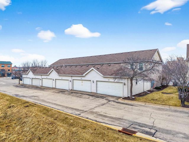 429 E Linnerud Drive, Sun Prairie, WI 53590