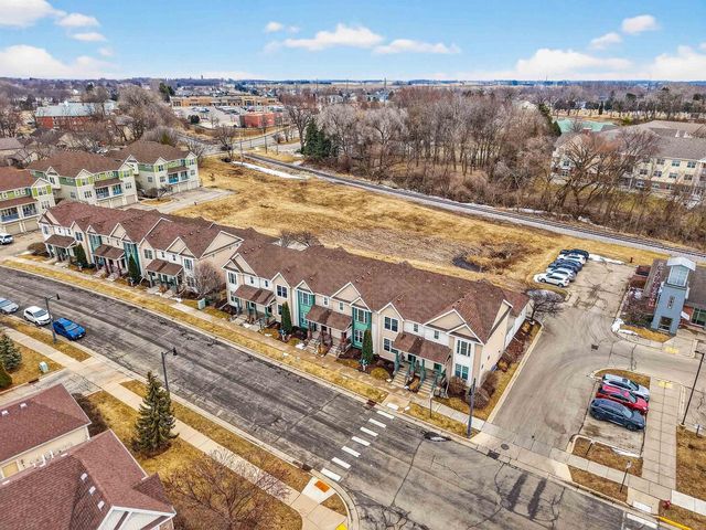 429 E Linnerud Drive, Sun Prairie, WI 53590