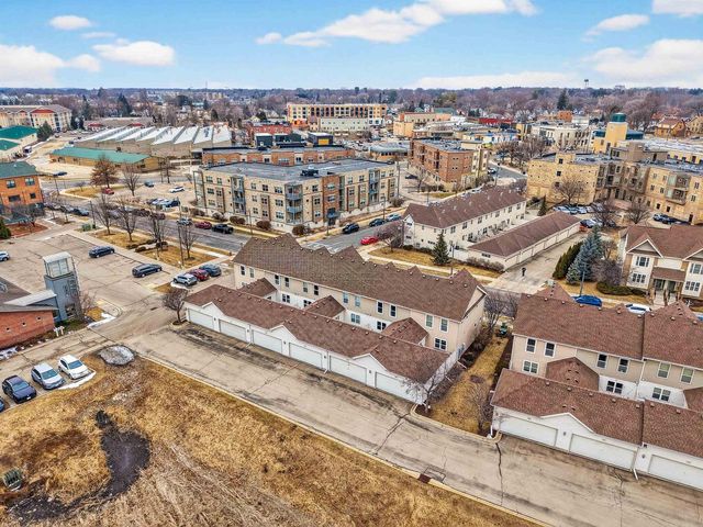 429 E Linnerud Drive, Sun Prairie, WI 53590