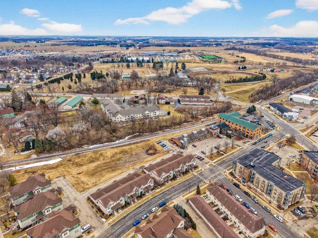 429 E Linnerud Drive, Sun Prairie, WI 53590