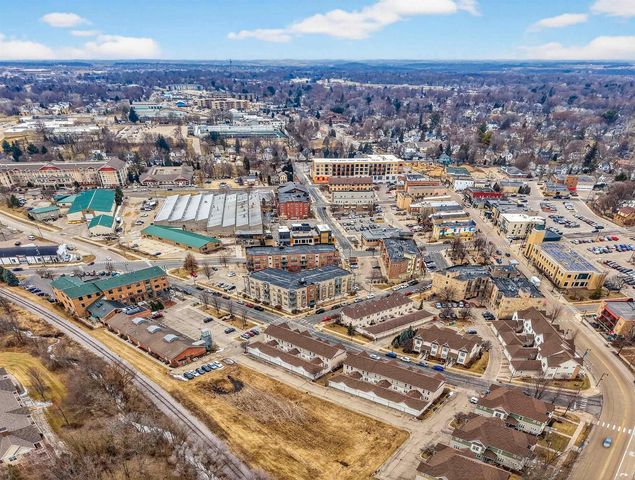 429 E Linnerud Drive, Sun Prairie, WI 53590