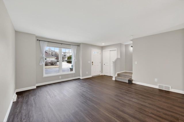 429 E Linnerud Drive, Sun Prairie, WI 53590