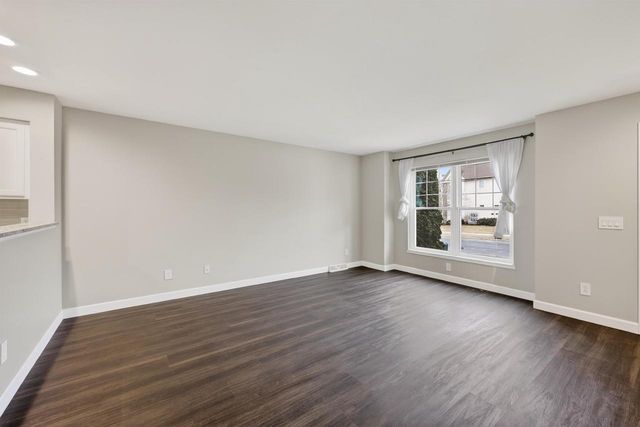 429 E Linnerud Drive, Sun Prairie, WI 53590