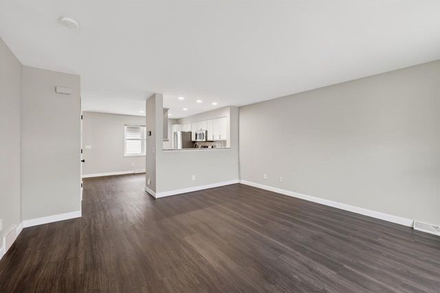 429 E Linnerud Drive, Sun Prairie, WI 53590