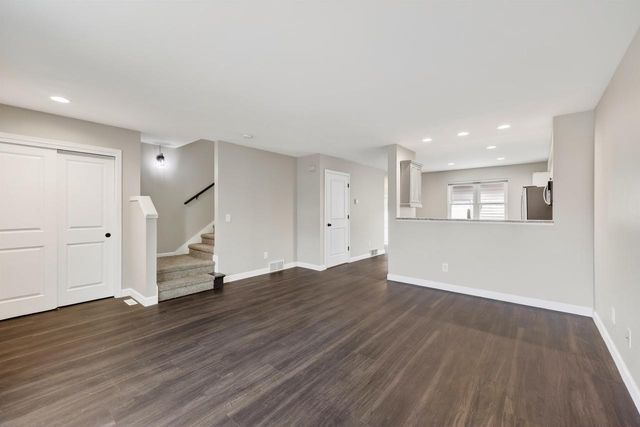 429 E Linnerud Drive, Sun Prairie, WI 53590