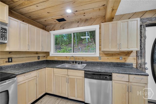 110 Wilderness End, Clarkesville, GA 30523