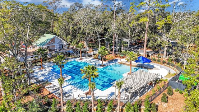 82 South Shore Dr, Hilton Head Island, SC 29928