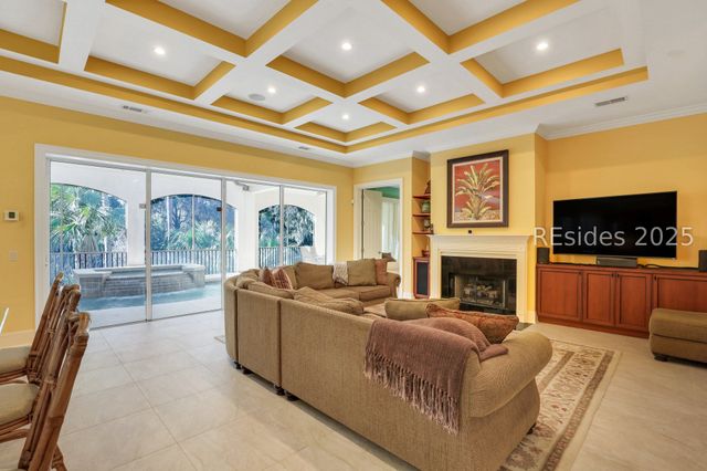 82 South Shore Dr, Hilton Head Island, SC 29928