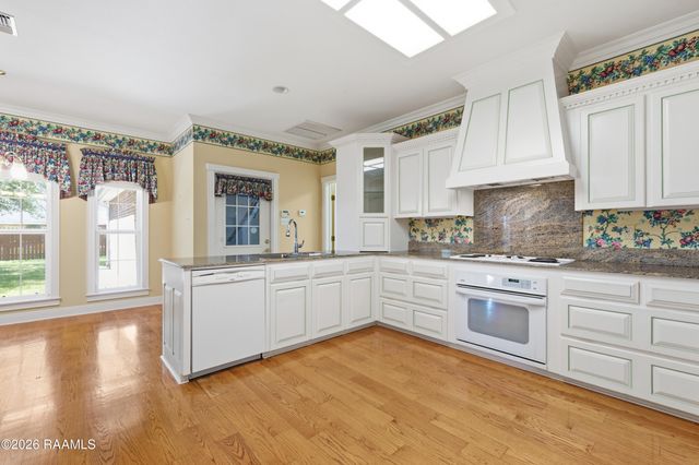 1153 Bear Creek Circle, Breaux Bridge, LA 70517