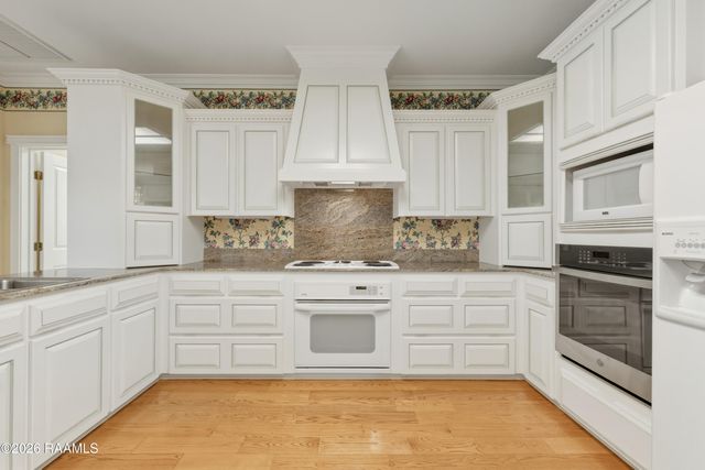 1153 Bear Creek Circle, Breaux Bridge, LA 70517