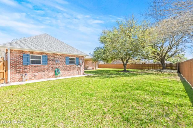 1153 Bear Creek Circle, Breaux Bridge, LA 70517