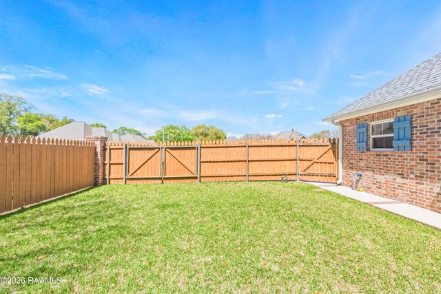 1153 Bear Creek Circle, Breaux Bridge, LA 70517