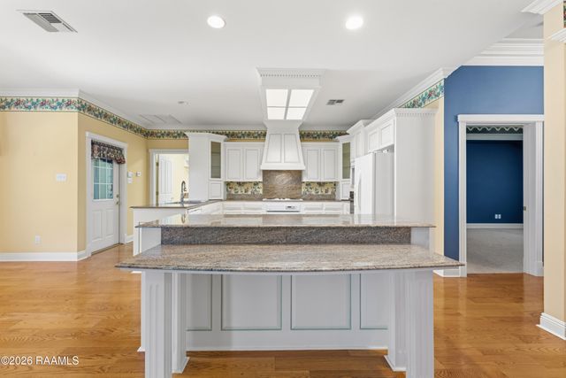 1153 Bear Creek Circle, Breaux Bridge, LA 70517