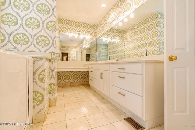 3976 Shelbyville Rd, Shelbyville, KY 40065