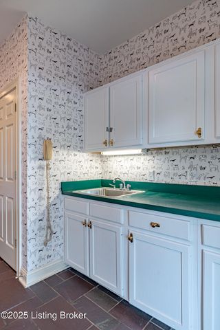 3976 Shelbyville Rd, Shelbyville, KY 40065