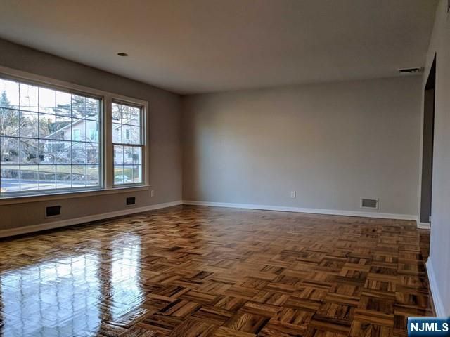18 Van Wagoner Drive, Englewood Cliffs, NJ 07632