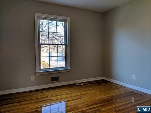 18 Van Wagoner Drive, Englewood Cliffs, NJ 07632