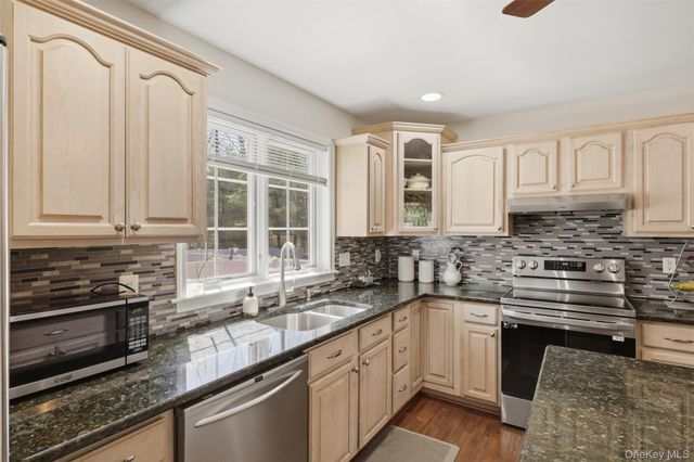 944 Us Route 209, Cuddebackville, NY 12729