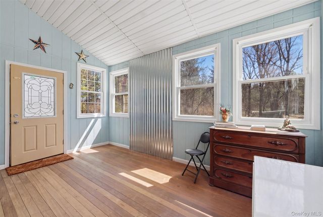 944 Us Route 209, Cuddebackville, NY 12729