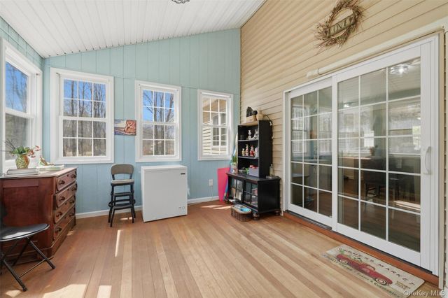 944 Us Route 209, Cuddebackville, NY 12729
