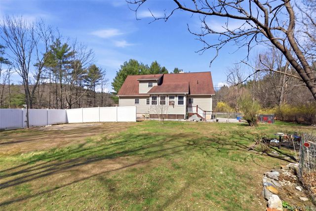 944 Us Route 209, Cuddebackville, NY 12729