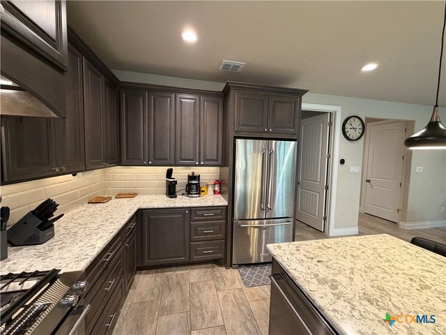 3891 Potters Creek Road, Canyon Lake, TX 78133