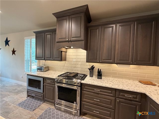 3891 Potters Creek Road, Canyon Lake, TX 78133