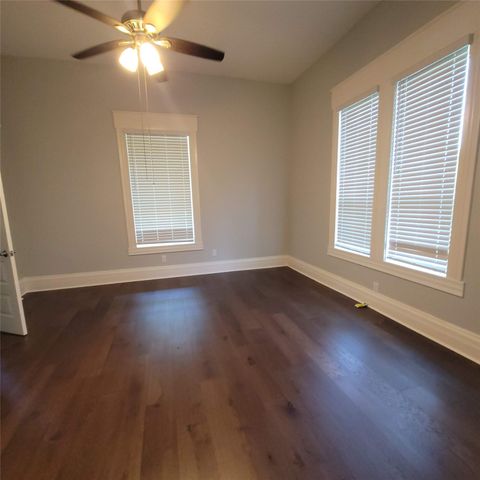 1325 W 13th Avenue, Corsicana, TX 75110