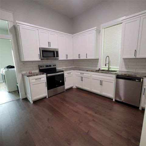 1325 W 13th Avenue, Corsicana, TX 75110