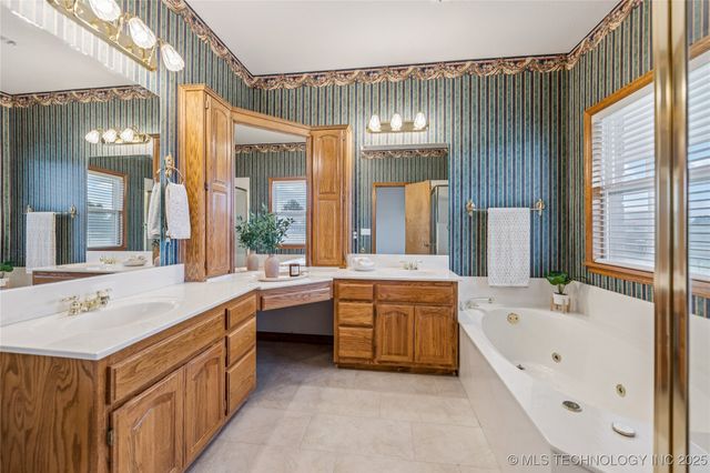 10209 E 89th Street N, Owasso, OK 74055