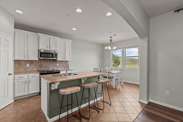 209 Stoney Pointe Drive, Hollister, MO 65672