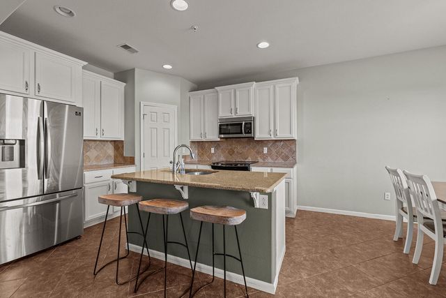 209 Stoney Pointe Drive, Hollister, MO 65672