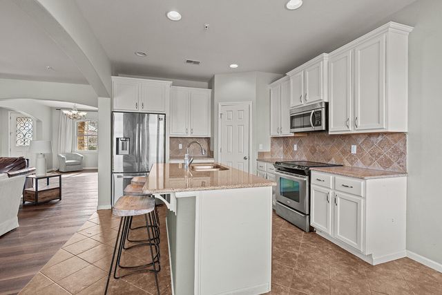 209 Stoney Pointe Drive, Hollister, MO 65672