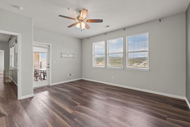 209 Stoney Pointe Drive, Hollister, MO 65672